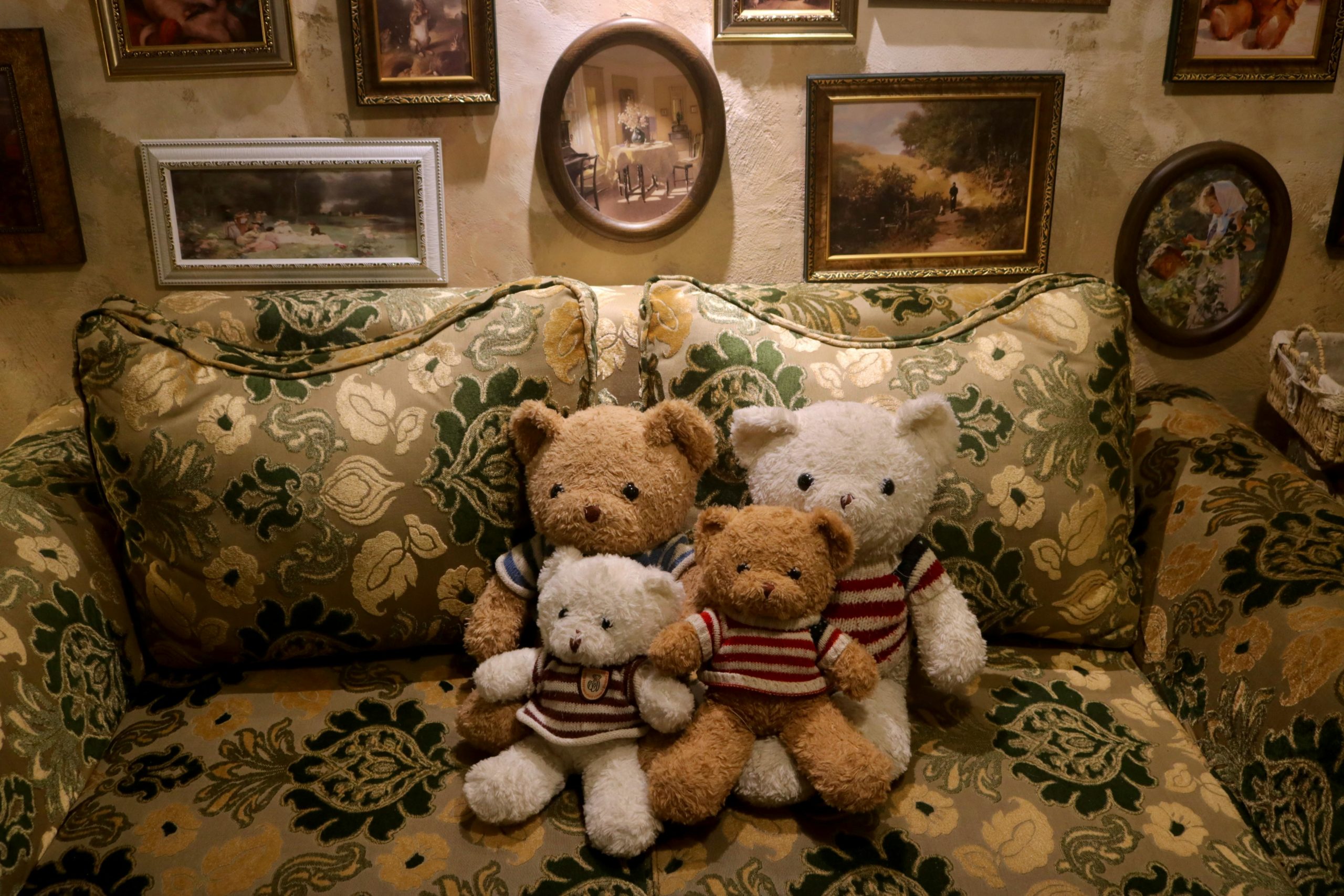 Peluches de deuxieme main achetées chez ateapic - de vrais trésors!